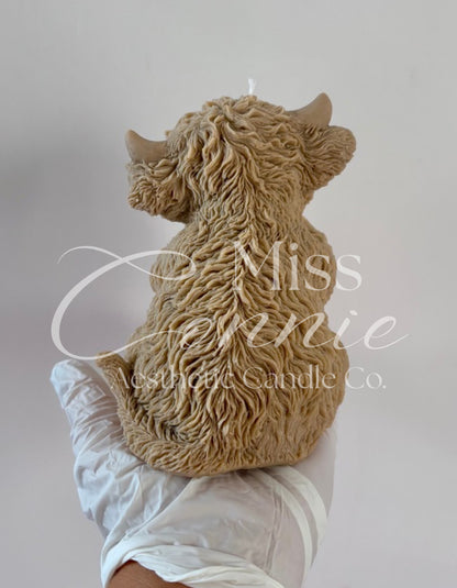 Highland Cow Sitting Large Candle