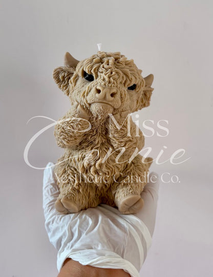 Highland Cow Sitting Large Candle