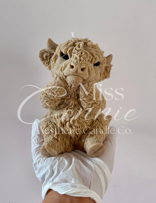 Highland Cow Sitting Large Candle